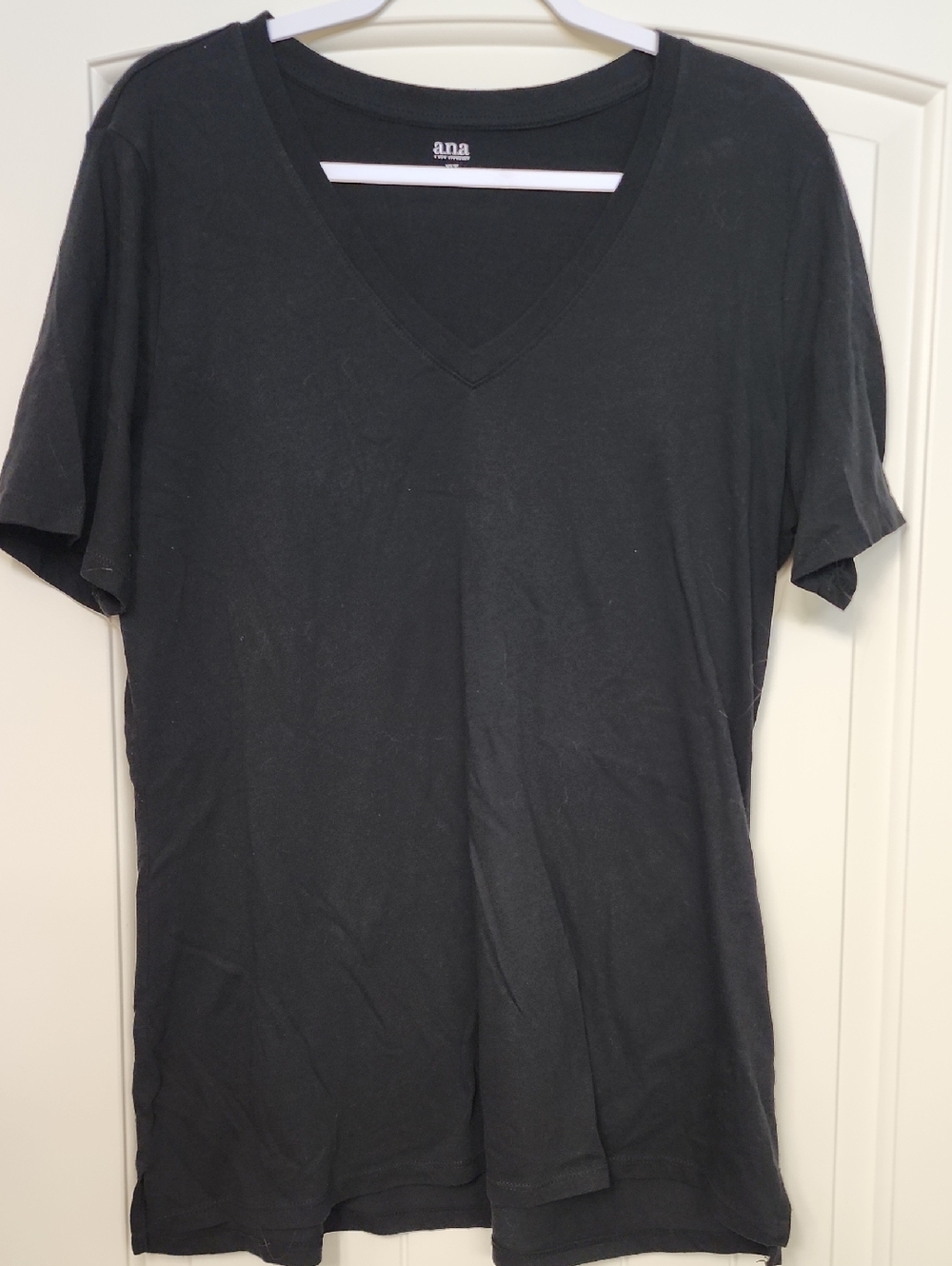 a.n.a Women's Black V-Neck Short Sleeve Tee